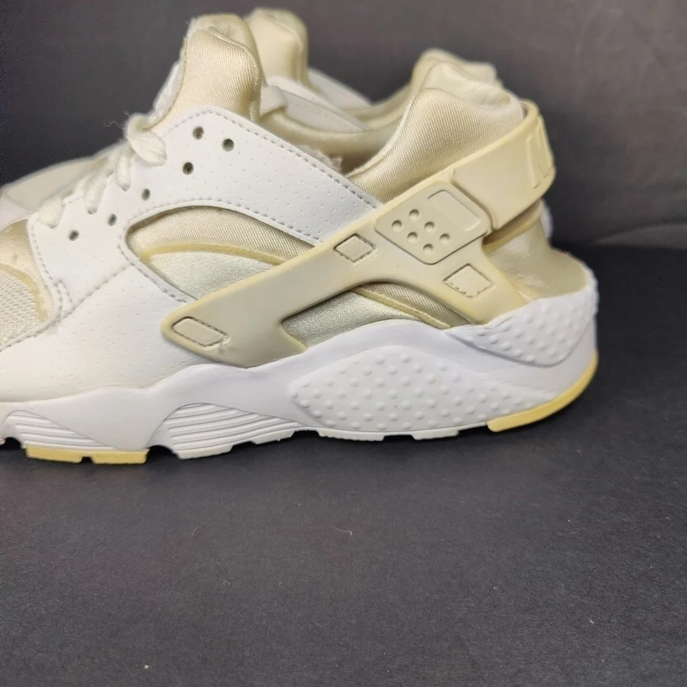 Nike Air Huarache Triple White Flyknit Mesh Youth Big Girl Sneakers Size 7Y